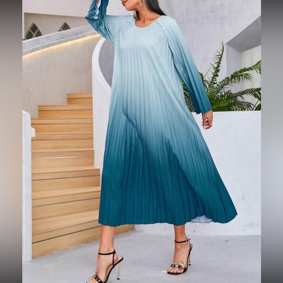 Luxe pleated Ombre dress - Picture 2 of 6